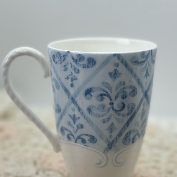 Lenox Swedish Trellis mug. - Picture 8 of 10